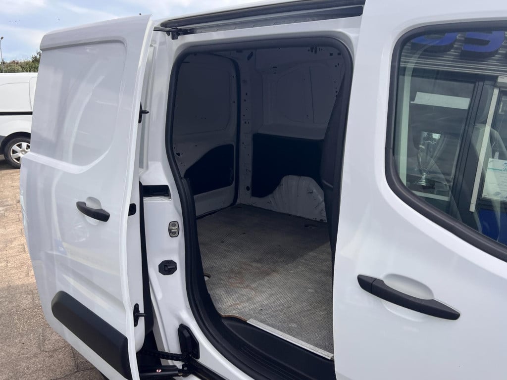 Opel Combo 1.5d l1h1 edition, trekhaak enz...