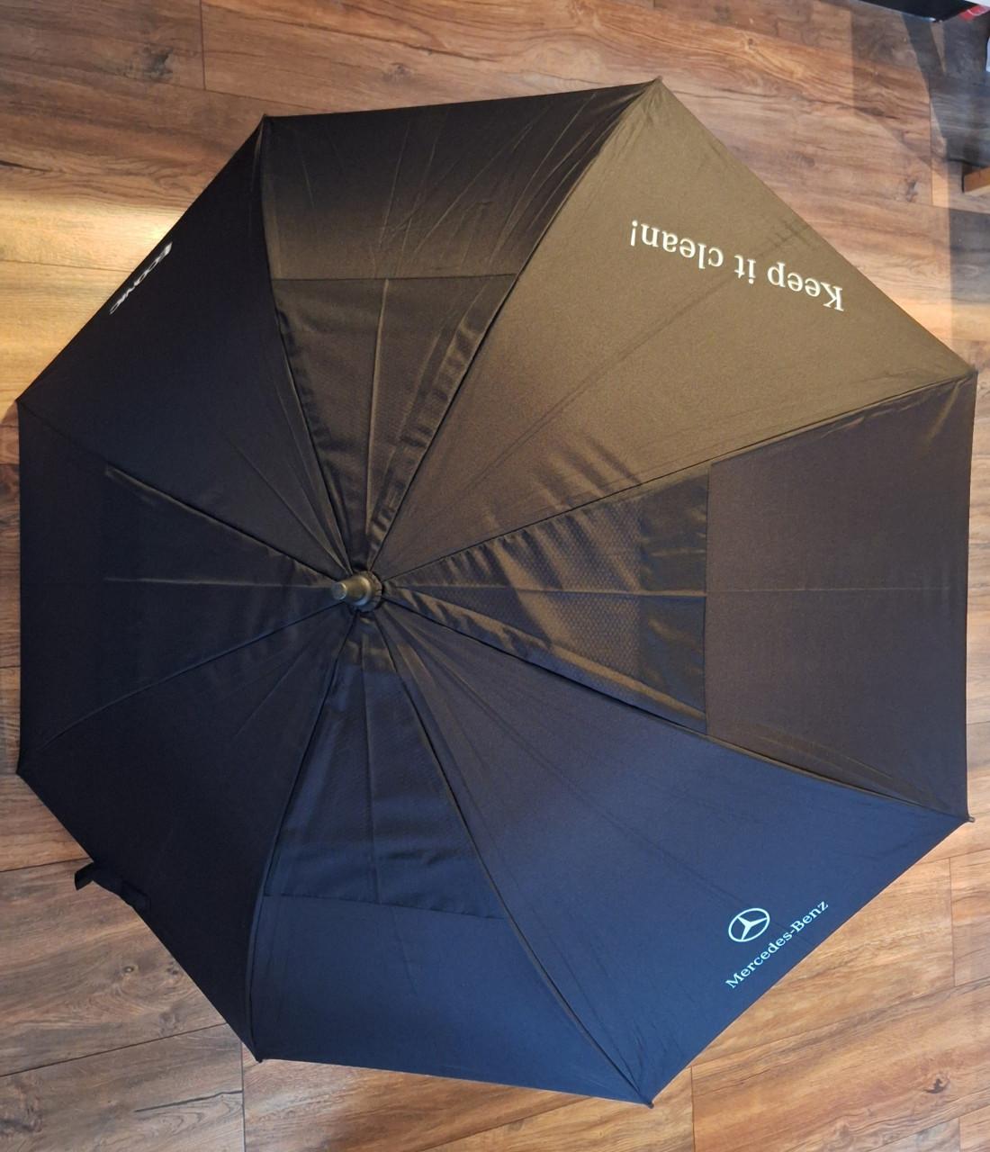 Grote zwarte paraplu met carbon steel van Mercedes-Benz