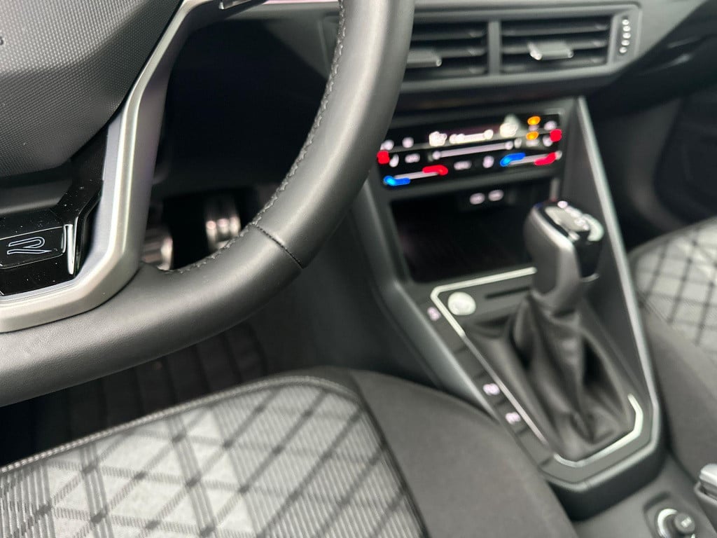Volkswagen Polo r-line-edition 1.0 70 kw / 95 pk tsi hatchback 7 v