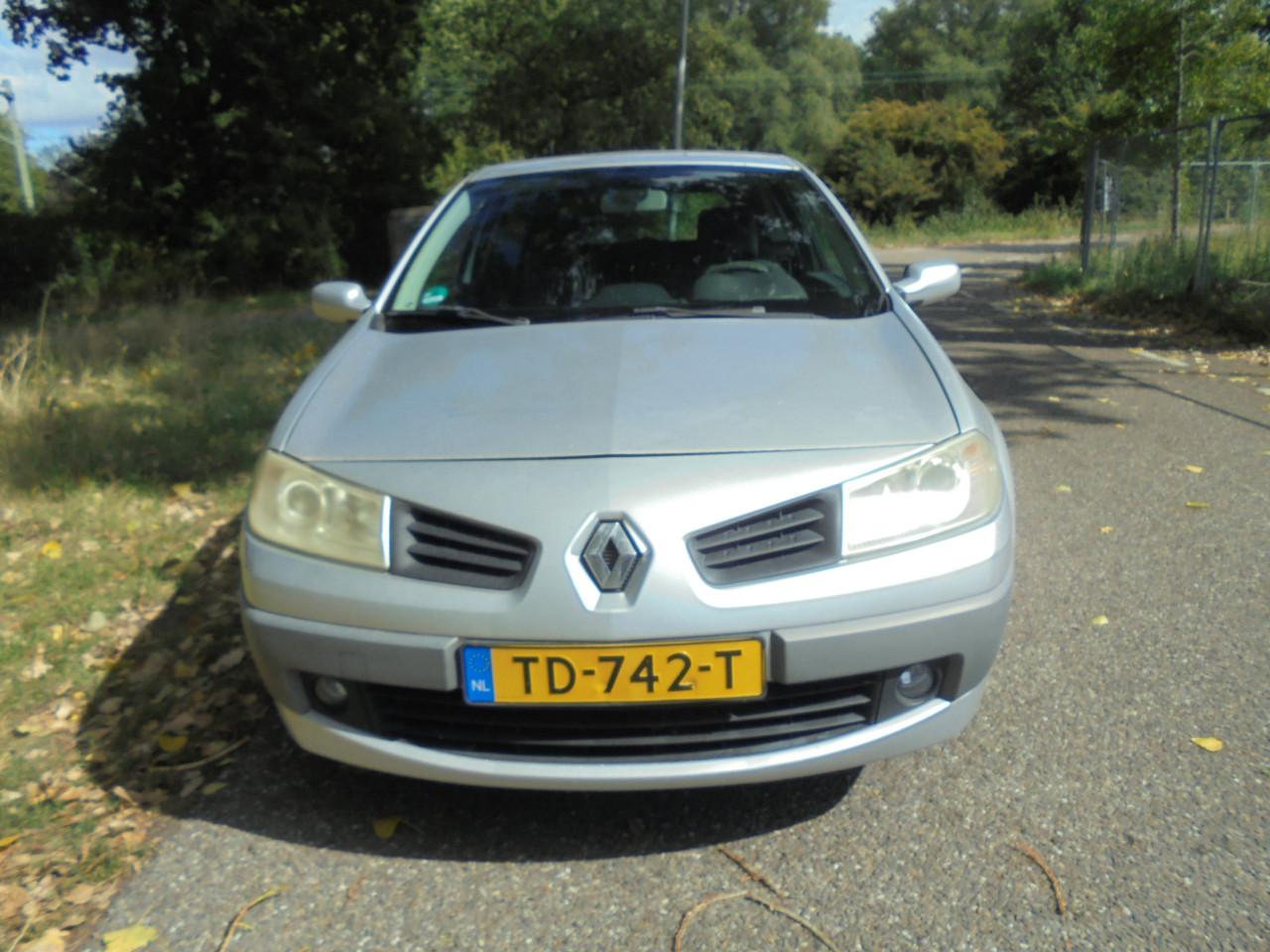 Megane 1.4 ZO MEENEEM AUTO van de 2 eigenaar Apk Juli 2027 leuke inruiler