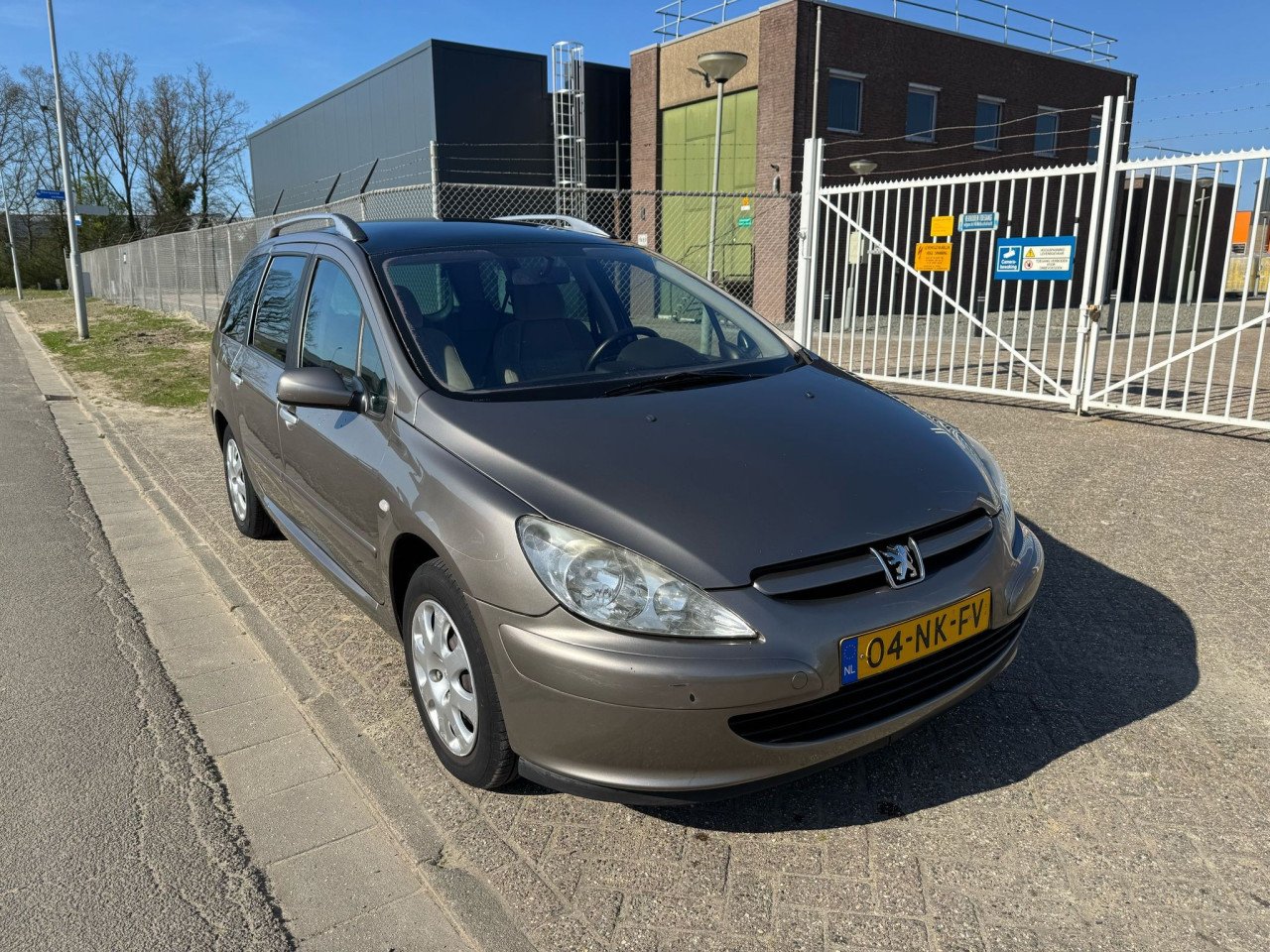 Peugeot 307 bj 2003 1400 euro