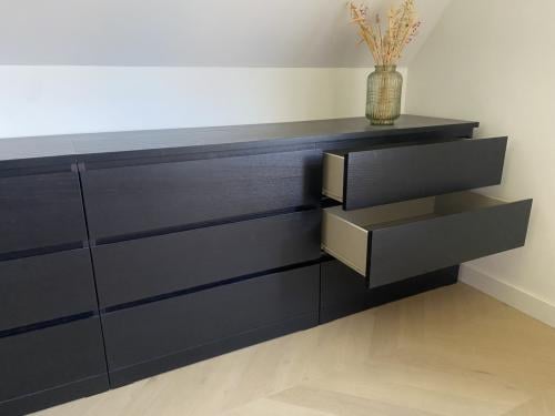 Zo goed als nieuwe ladekast met 6 laden te koop (160 x 78 x 48)