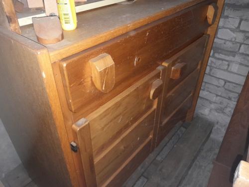 Massief Grenen houten kast met losse opzetkast