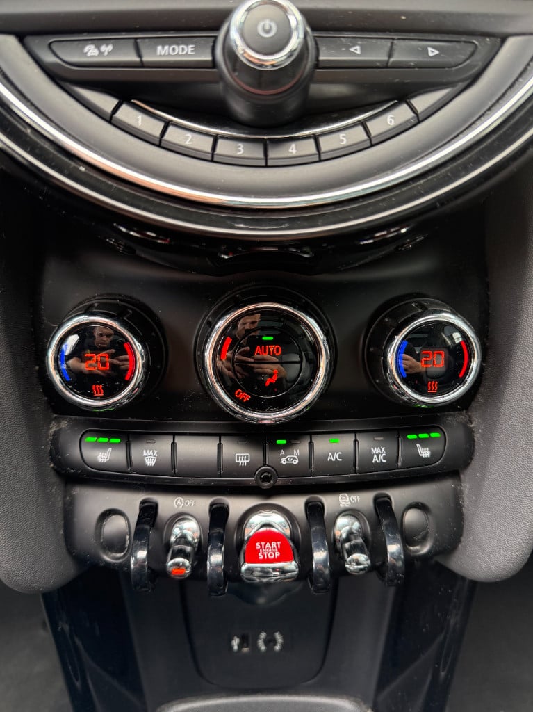 Mini Cooper 1.5 - chili - pano