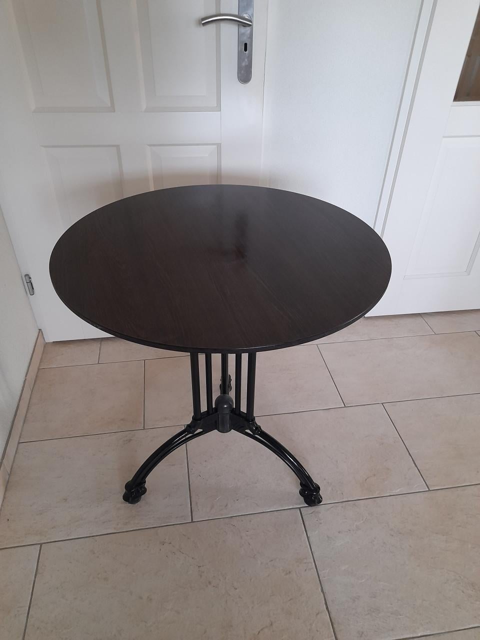 Ronde tafel 70 doorsnee en 72 hoog