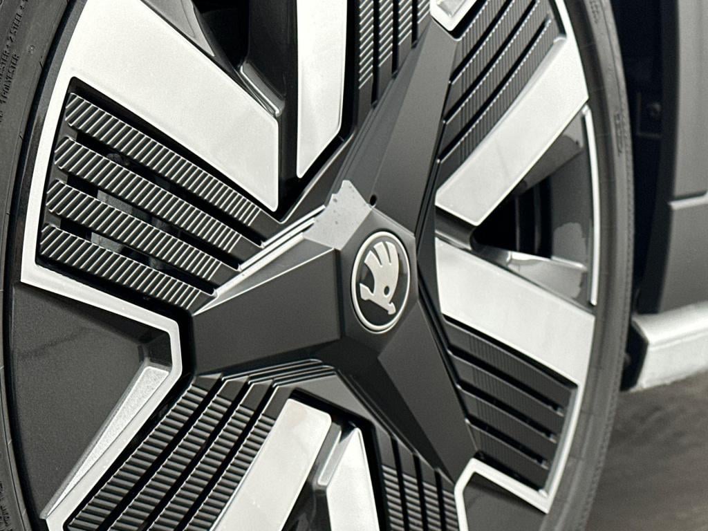Skoda Epiq hero elektromotor 155 kw / 211 pk hatchback elektr