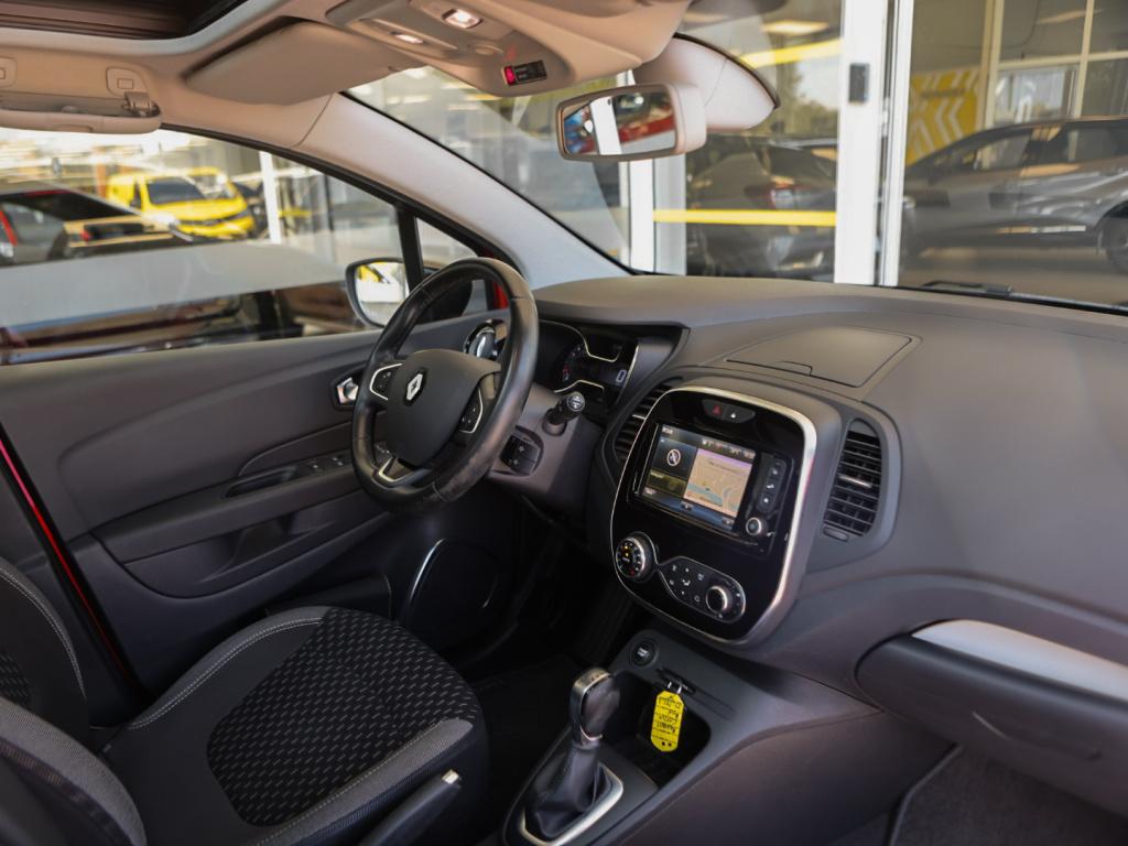 Renault Captur 1.3 tce 150pk intens automaat | panoramadak | trekhaak | nav