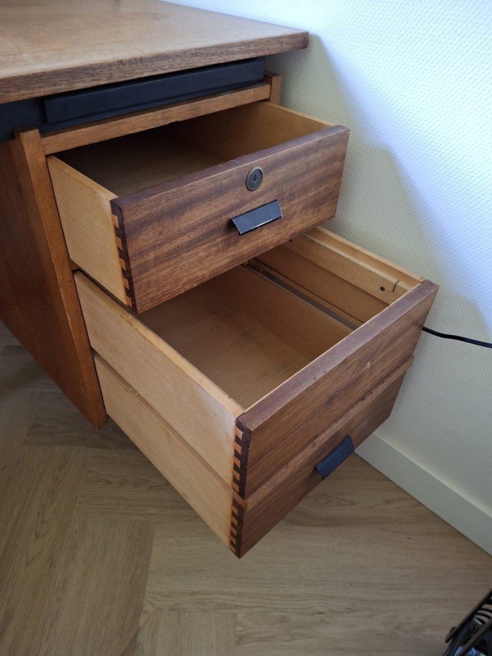 Bureau, nog mooi van degelijk hout