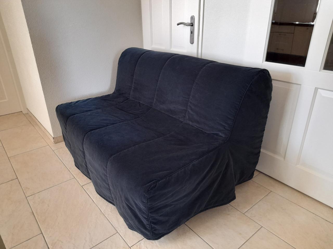 Slaapbank  140 x 190 x 42H (in goede nette staat )