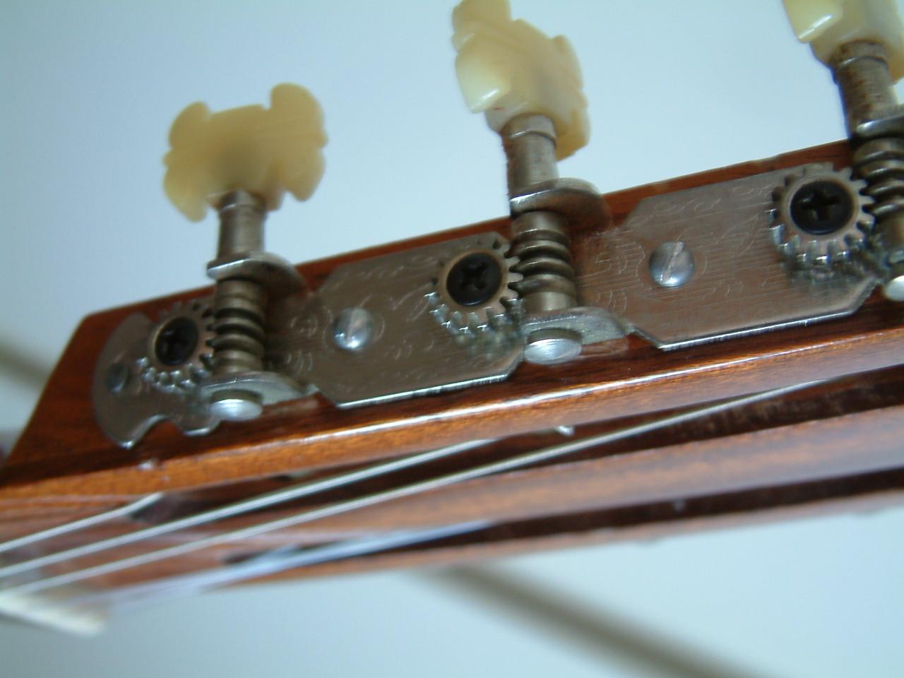 Spaanse gitaar 1 van de bekenste bouwers  klassiek Antonio