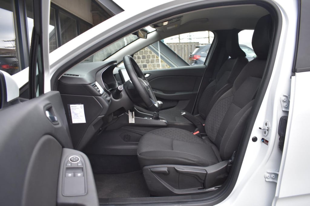 Renault Clio 1.0 tce | parkeersensoren | navigatie | dealer onderhouden | c
