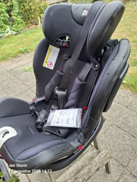 Lux autostoeltje, draaibaar en kantelbaar.