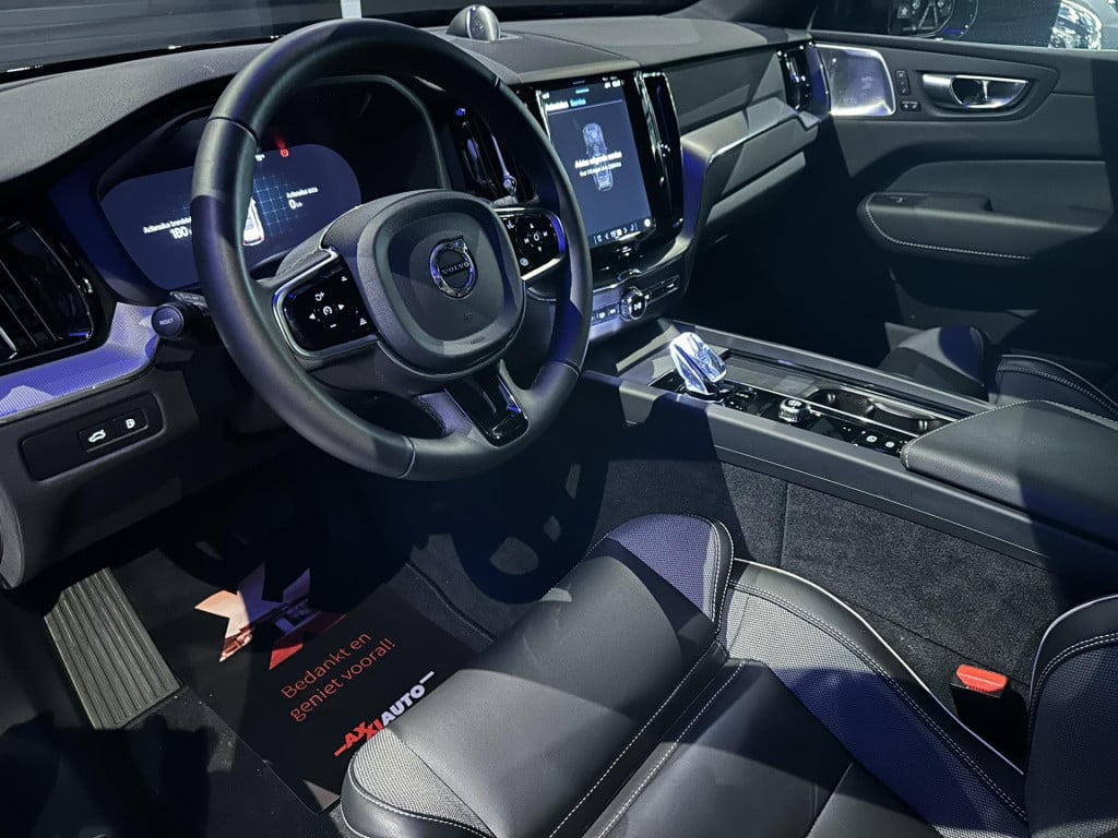 Volvo XC60 2.0 t8 plug-in hybrid awd plus black edition *luchtvering*hud*b&