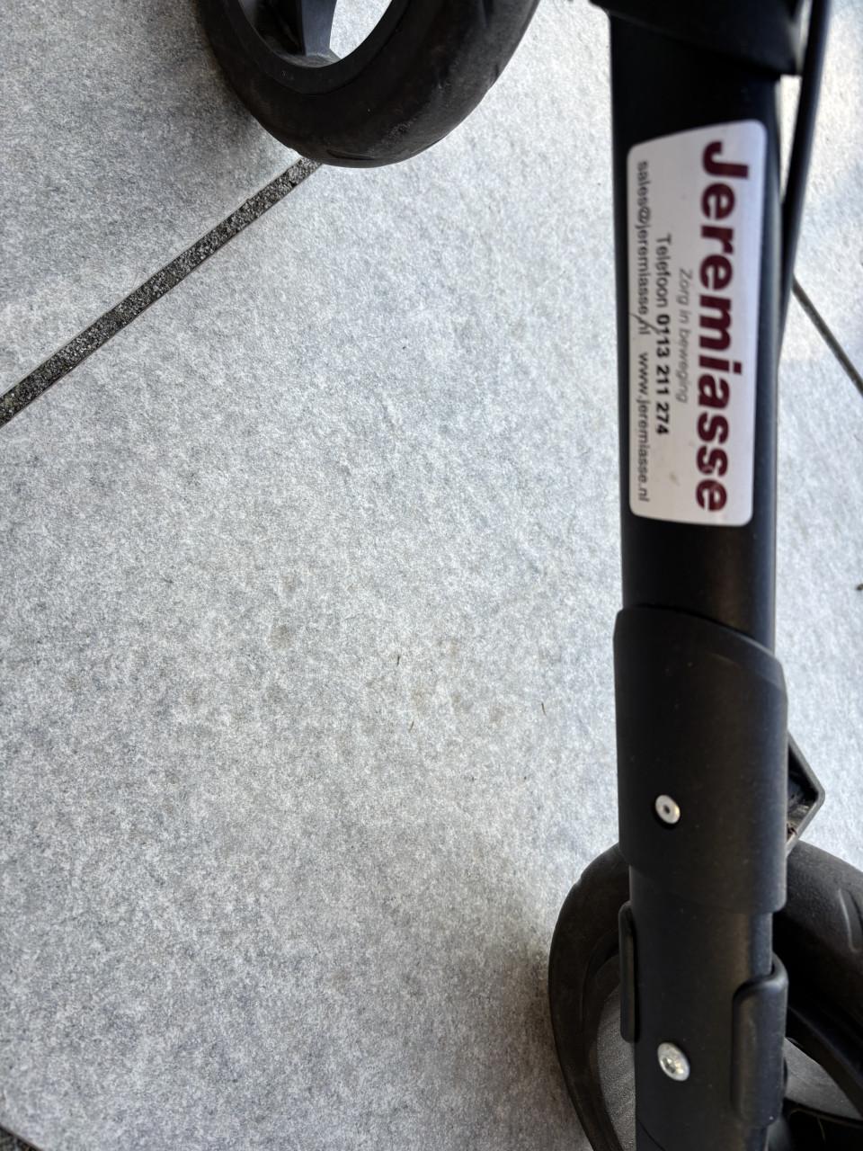 Stevige Topro rollator met zitje, rugsteun en tas