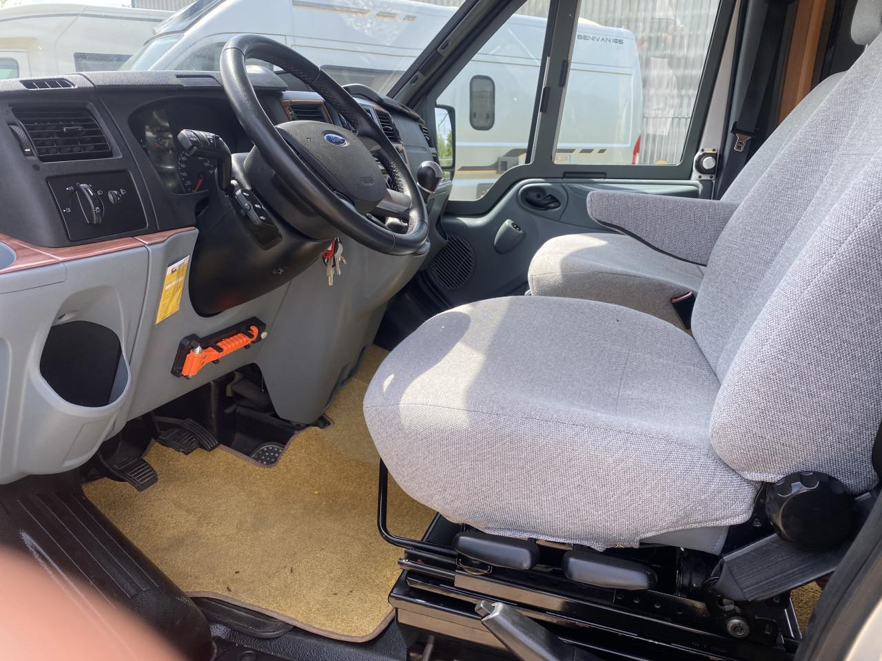 Hymer Van HV562 half-integraal met lengtebedden