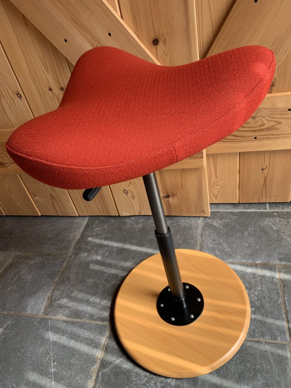 Varier Move balanskruk (Stokke) steenrood