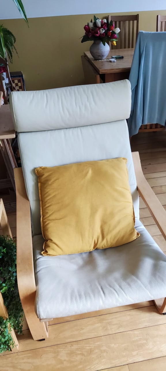 5x Vrij nieuwe Poang Ikea fauteuils - creme echt lederen kussens