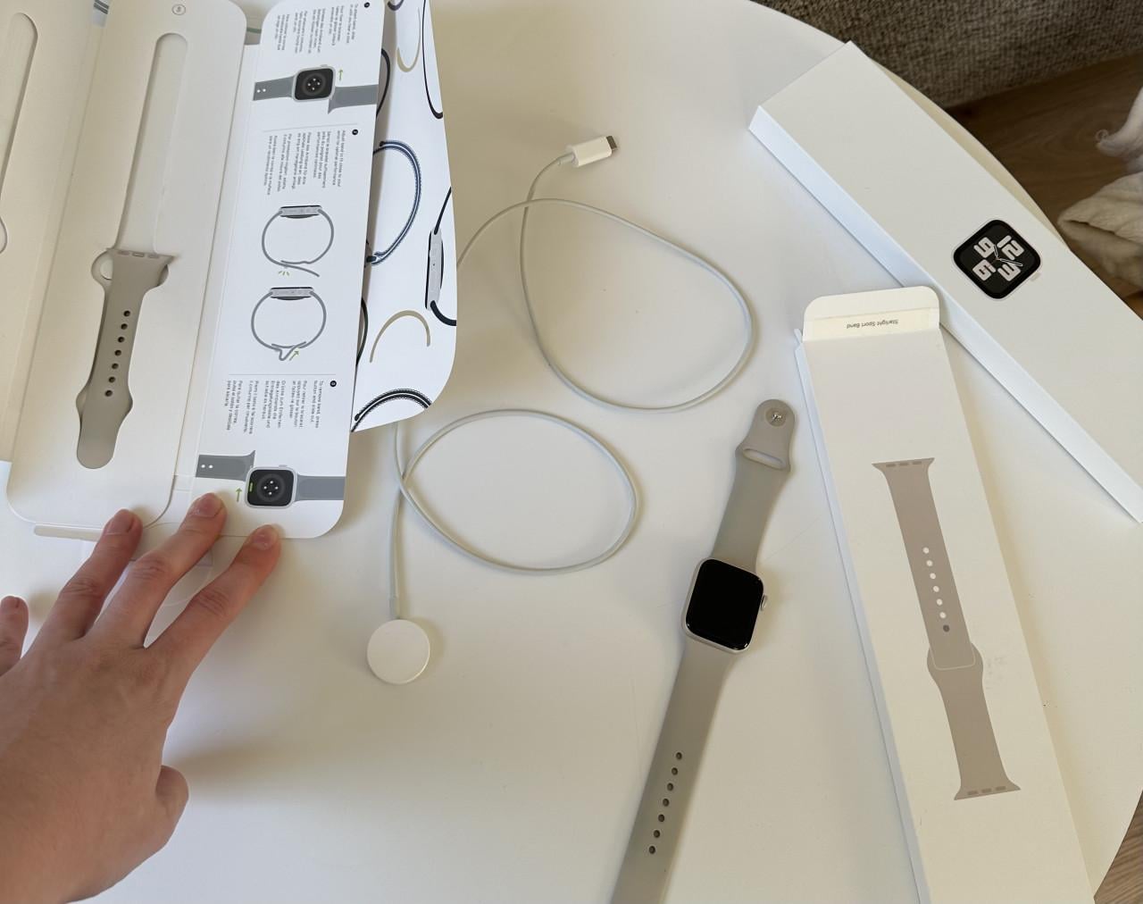 Apple watch 40 mm SE 2 2022 aluminium starlight sportband in 2 maten