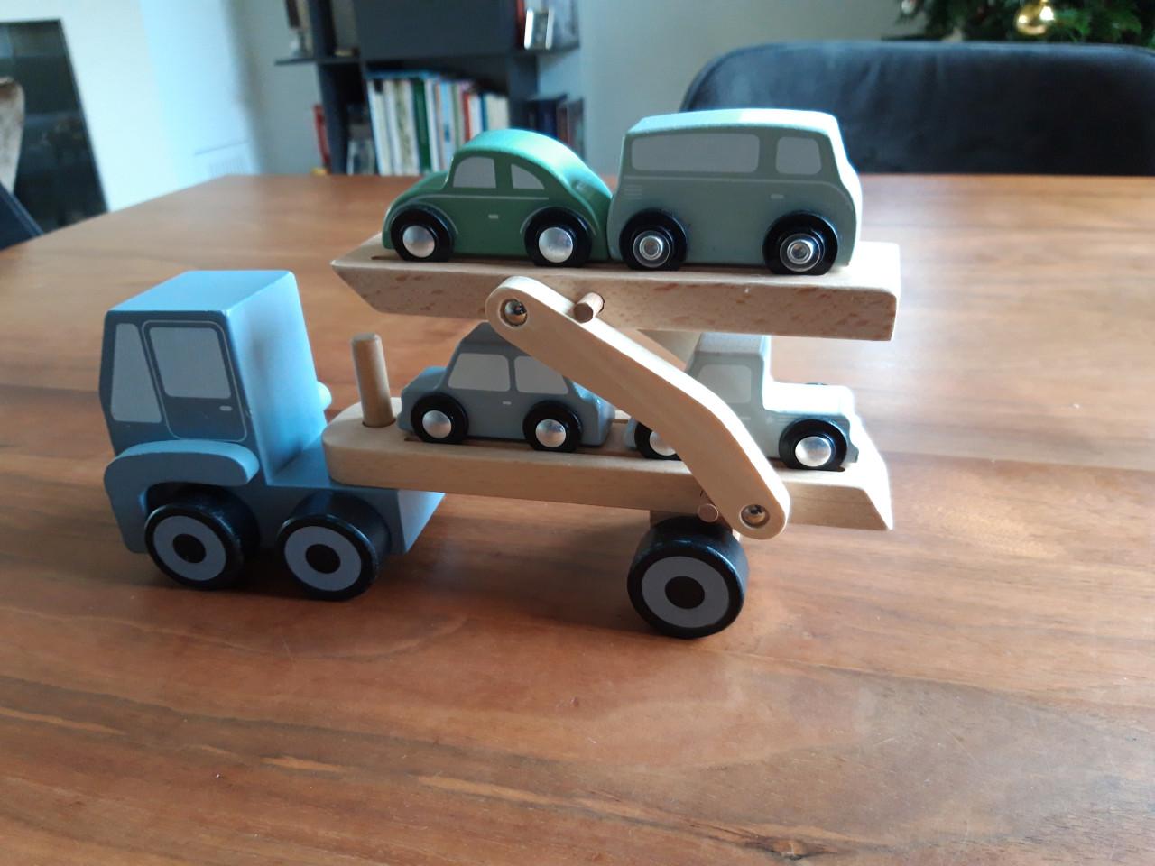 Little Dutch: Vrachtwagen met aanhanger: vervoer personenauto's