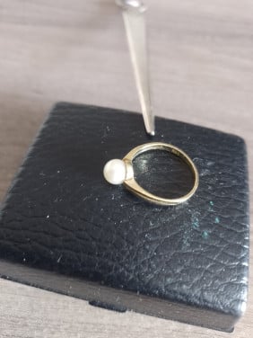 Gouden dames ring met parel.