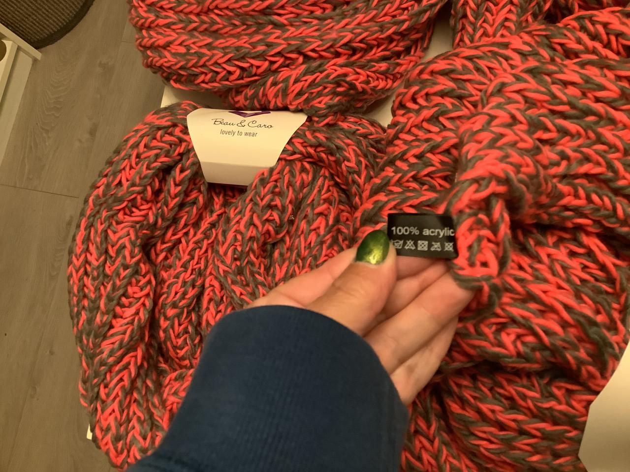 Partij mooie warme sjaals. ( partij 217)