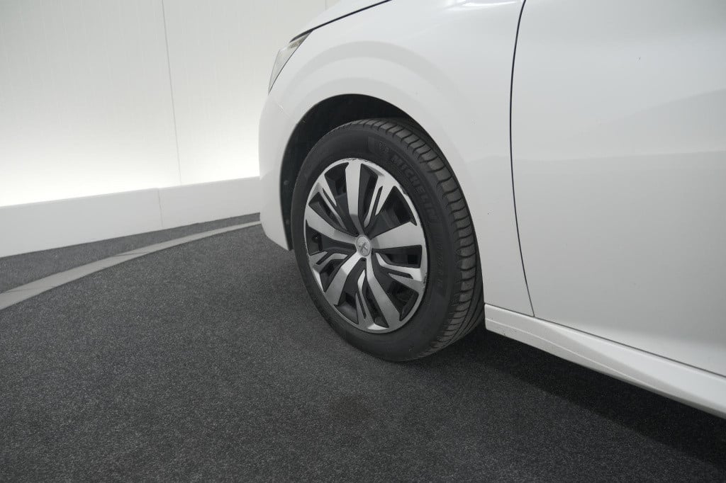 Peugeot 208 puretech 100 eat8 active | trekhaak | parkeersensoren | navigat