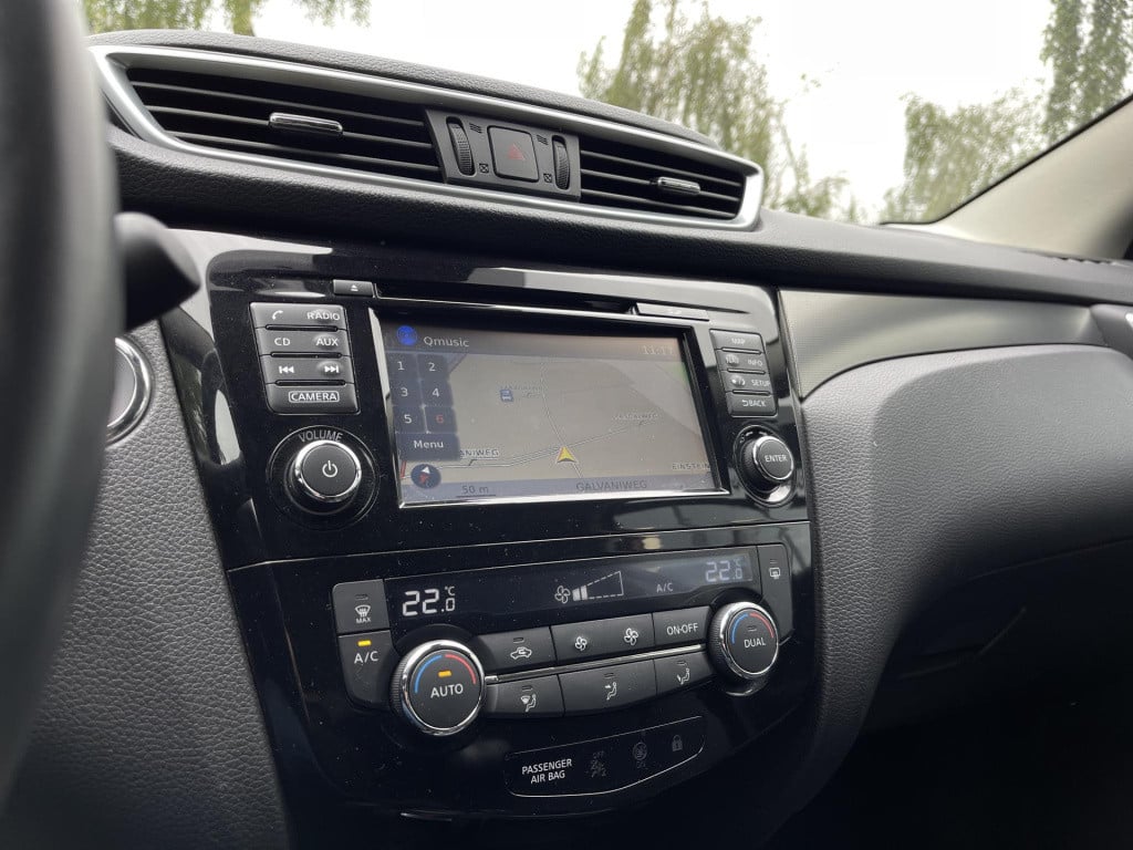 Nissan Qashqai 1.2 n-connecta design pack | trekhaak | panoramadak | naviga