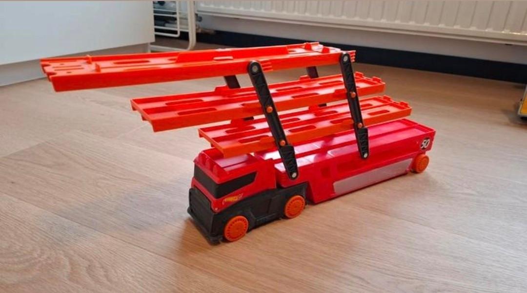 Hot on Wheels vrachtwagen