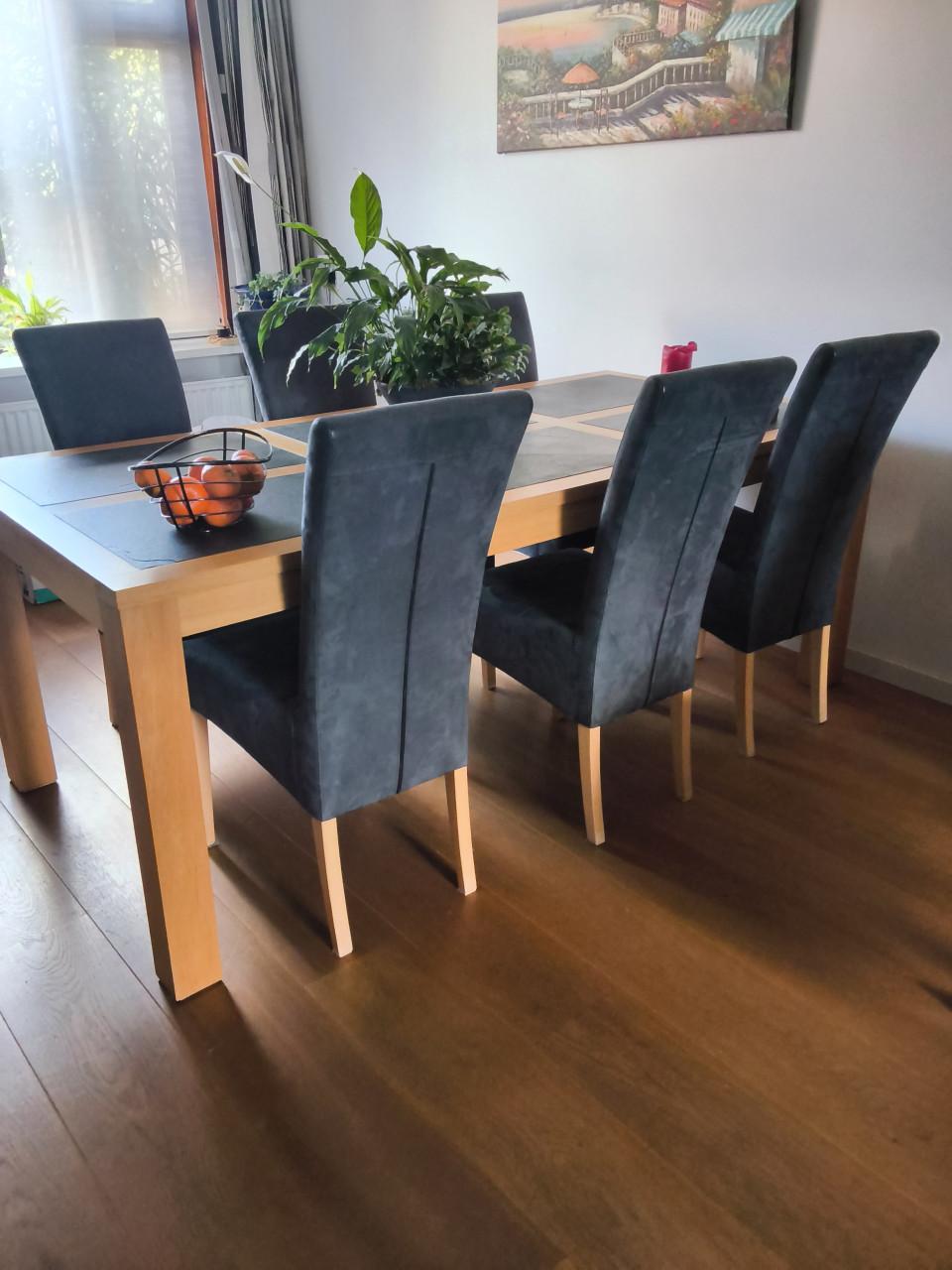 Tafel 2x1 meter met 6 stoelen