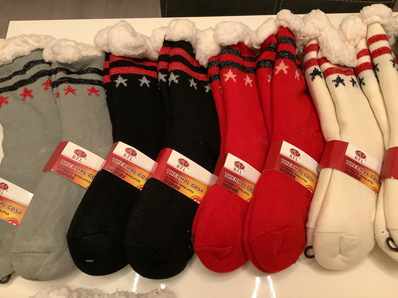 Partij leuke fluffy huissokken. ( partij 232)