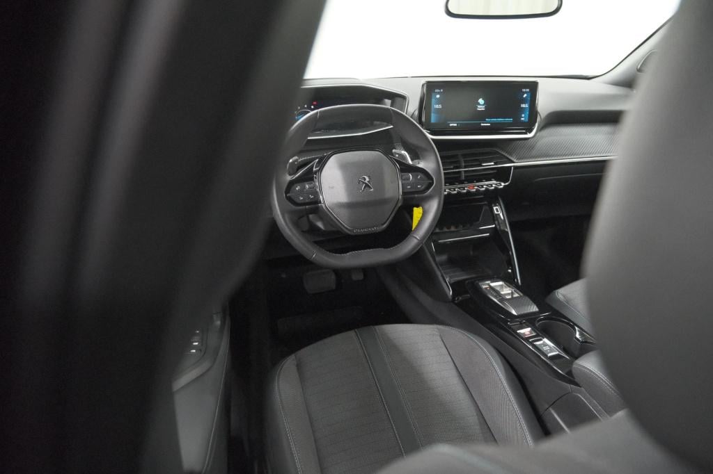 Peugeot 2008 puretech 130 eat8 allure pack | camera | apple carplay | parke