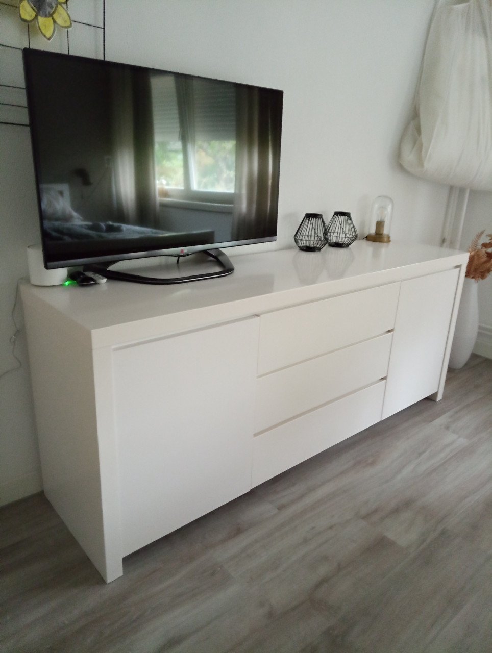 Wit dressoir