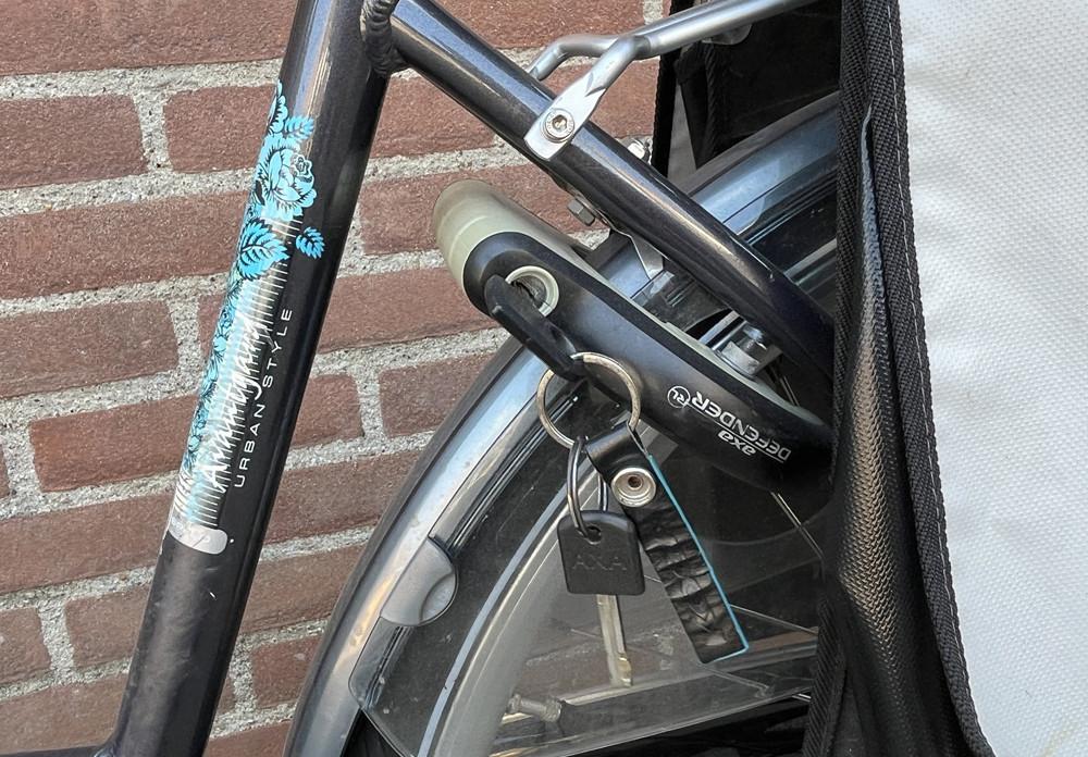 Nette lichtgewicht damesfiets Montego met fietstassen