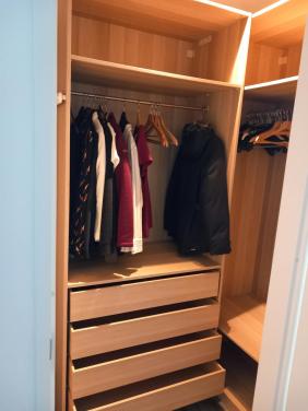 Walk in closet van Ikea ,zie foto.