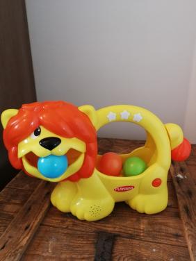 Ballenetende leeuw met geluid