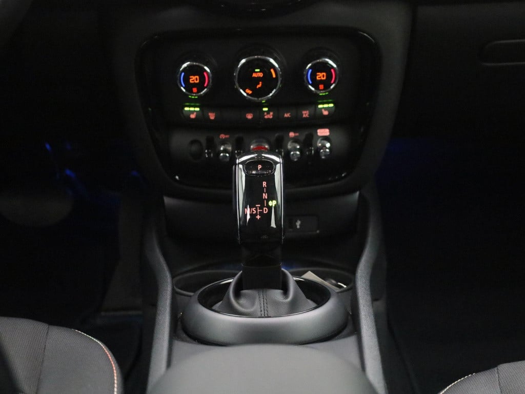 Mini Clubman 1.5 cooper business edition | automaat | navigatie | apple car