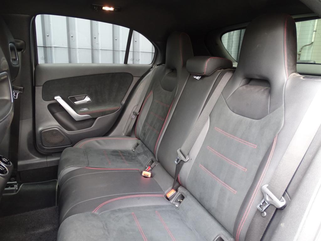 Mercedes-Benz A-Klasse 180 business solution amg | pano | widescreen