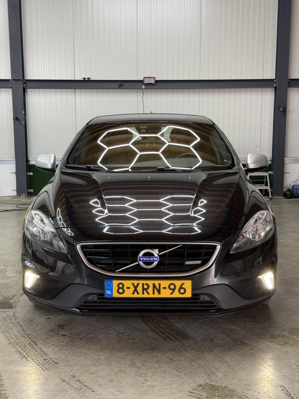 Volvo V40 2.0 D4 | 2014 model | 240 PK | Zwart R Design