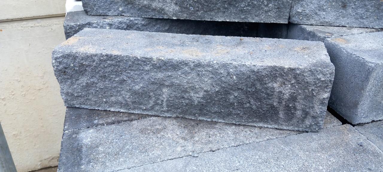 *Wallblock Split Antraciet 10x10x40cm*