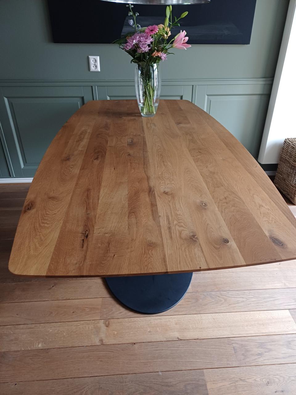 Eetkamertafel