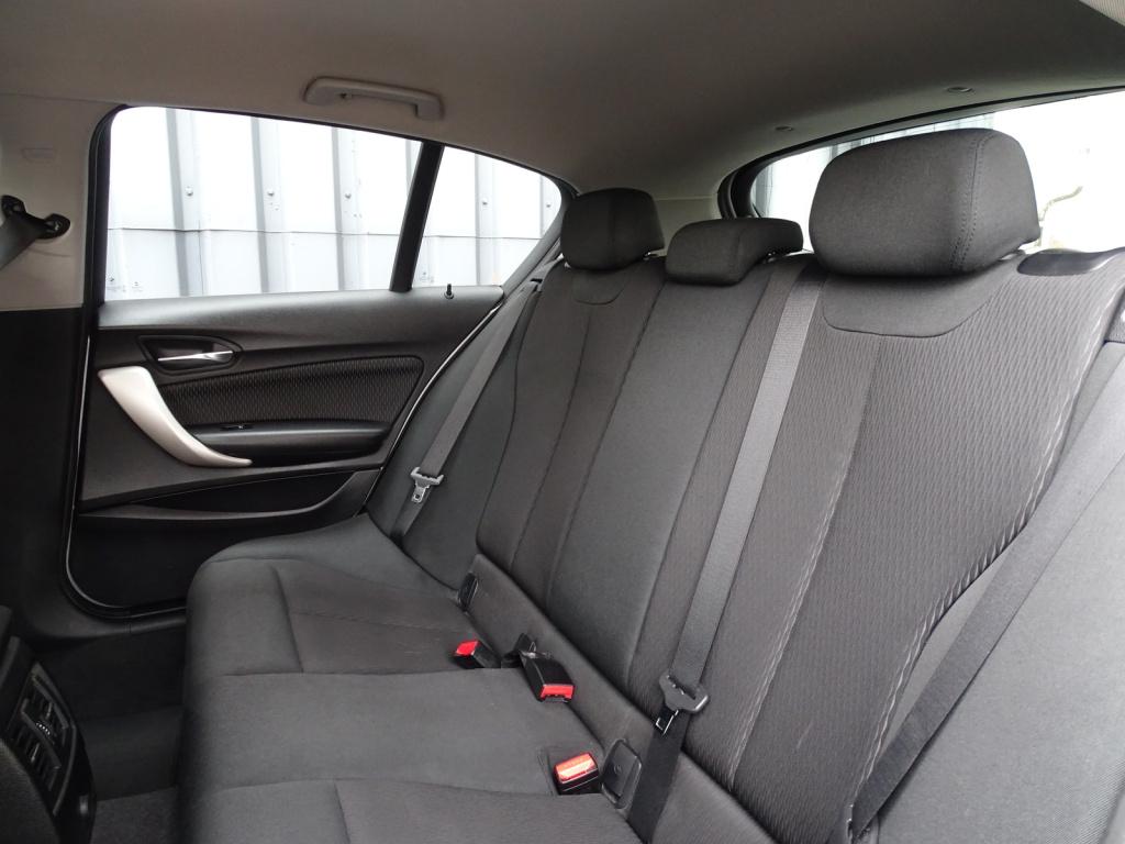 BMW 1 Serie 118i corporate lease essential automaat | led | navi