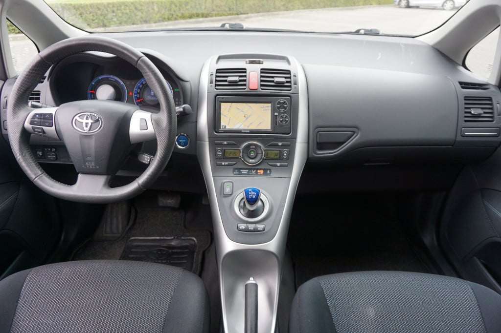 Toyota Auris 1.8 full hybrid aspiration automaat - airco / navi / cruise / 