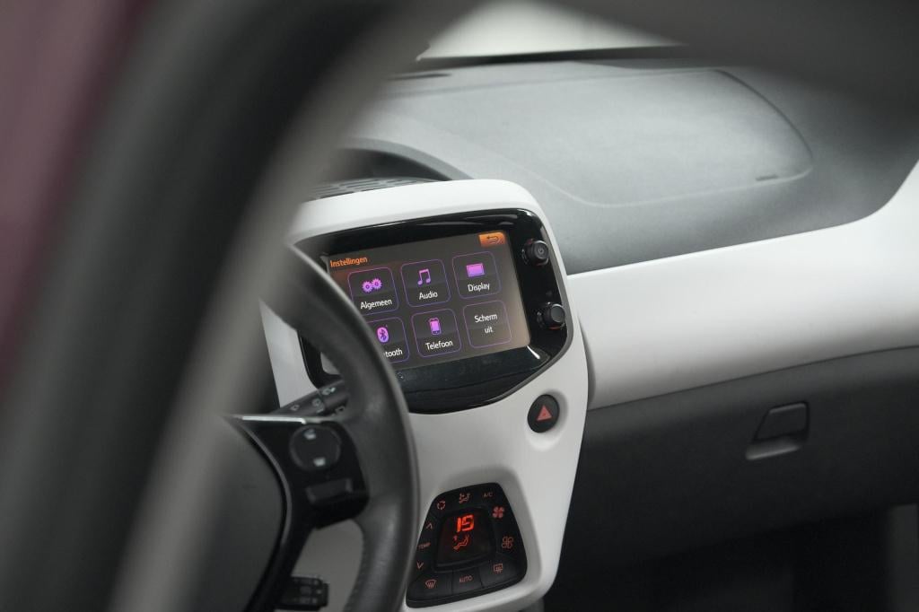 Peugeot 108 1.0 e-vti première | camera | climate control | 15 inch lichtme