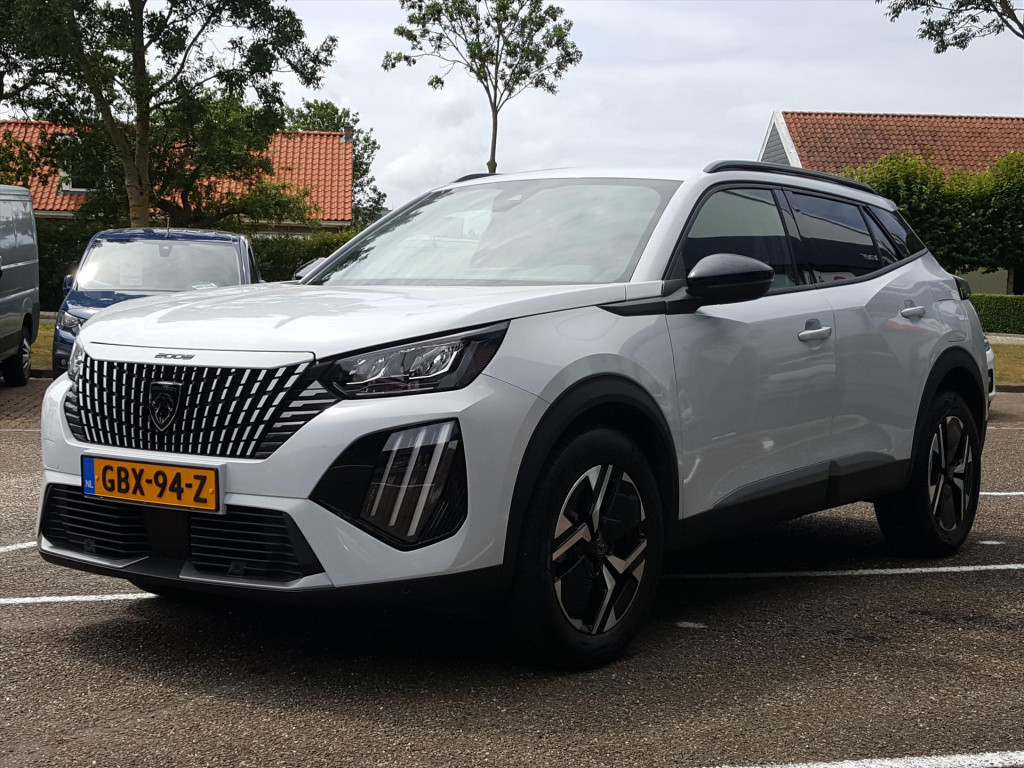 Peugeot 2008 allure 1.2 puretech 100pk navigatie | achteruitrijcamera | app
