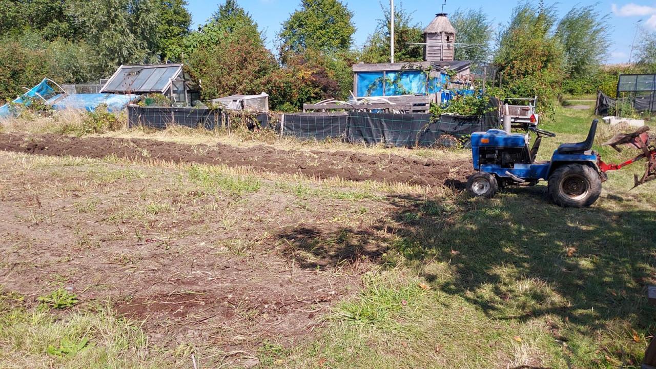 Bolens tuin tractor met accessoires uit de jaren 70.