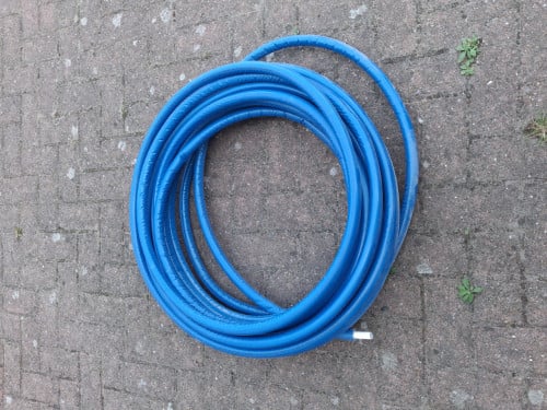 Meerlagenbuis geïsoleerd blauw