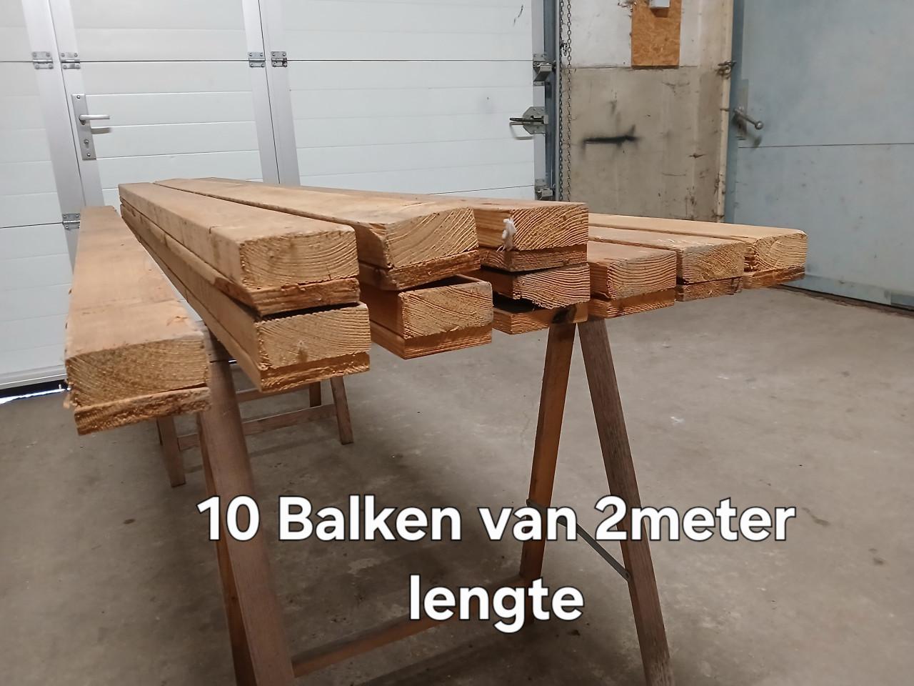 10 gebruikte houten balken van 2meter.