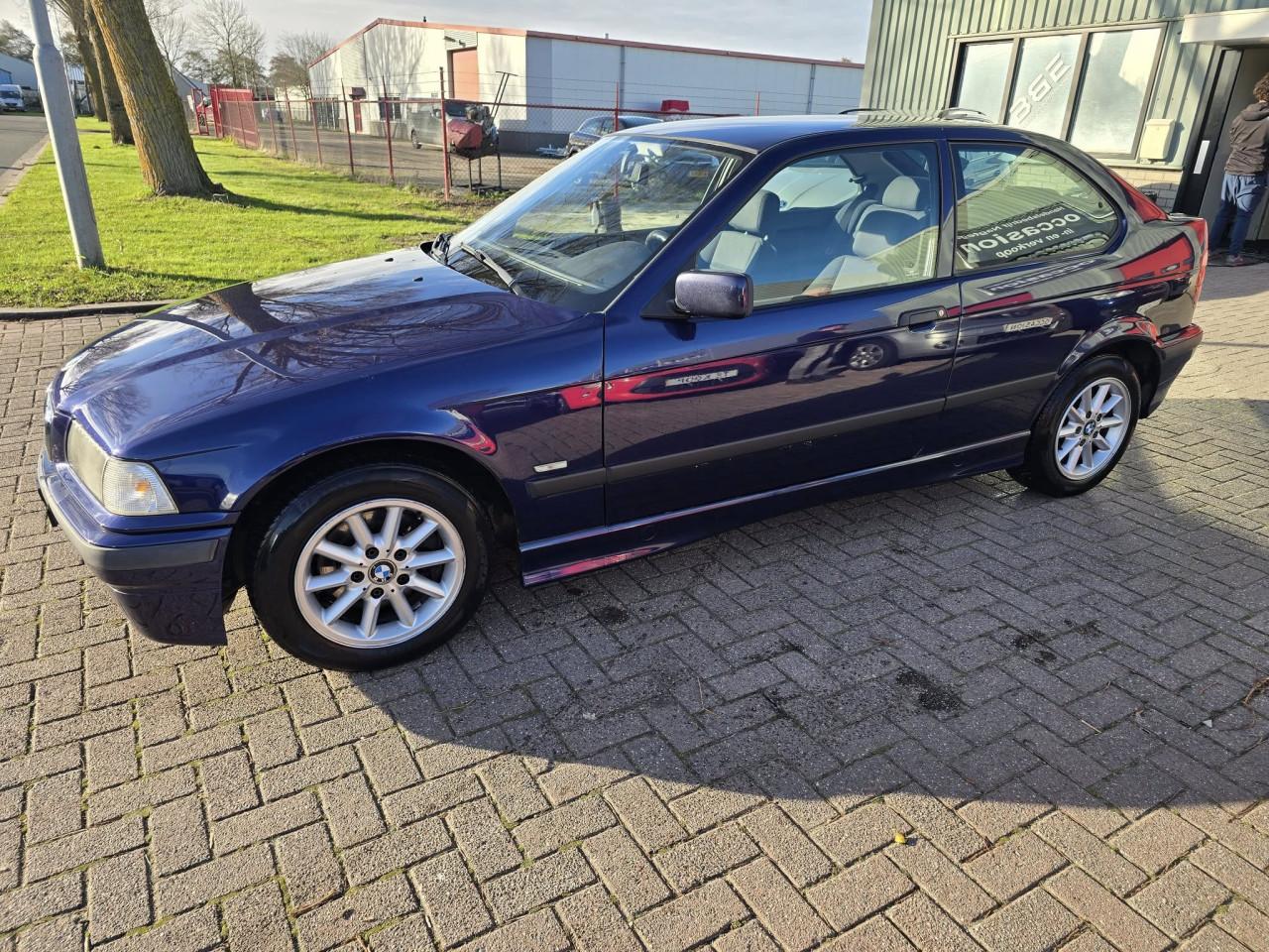 BMW 316i Compact – Automaat