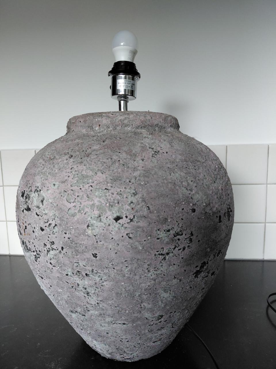 Robuste betonnen schemerlamp