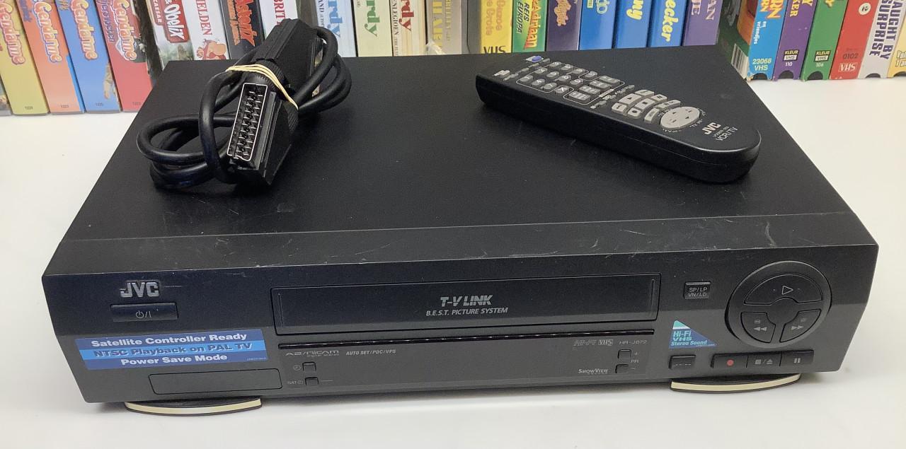 Videorecorder JVC HR-J672 met heel veel videobanden VHS